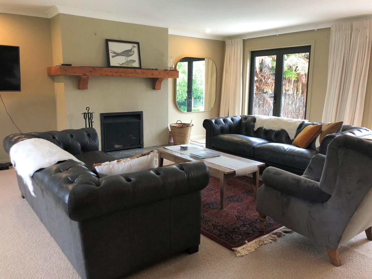 Kinloch Lakeview Lodge - Taupo Buitenkant foto