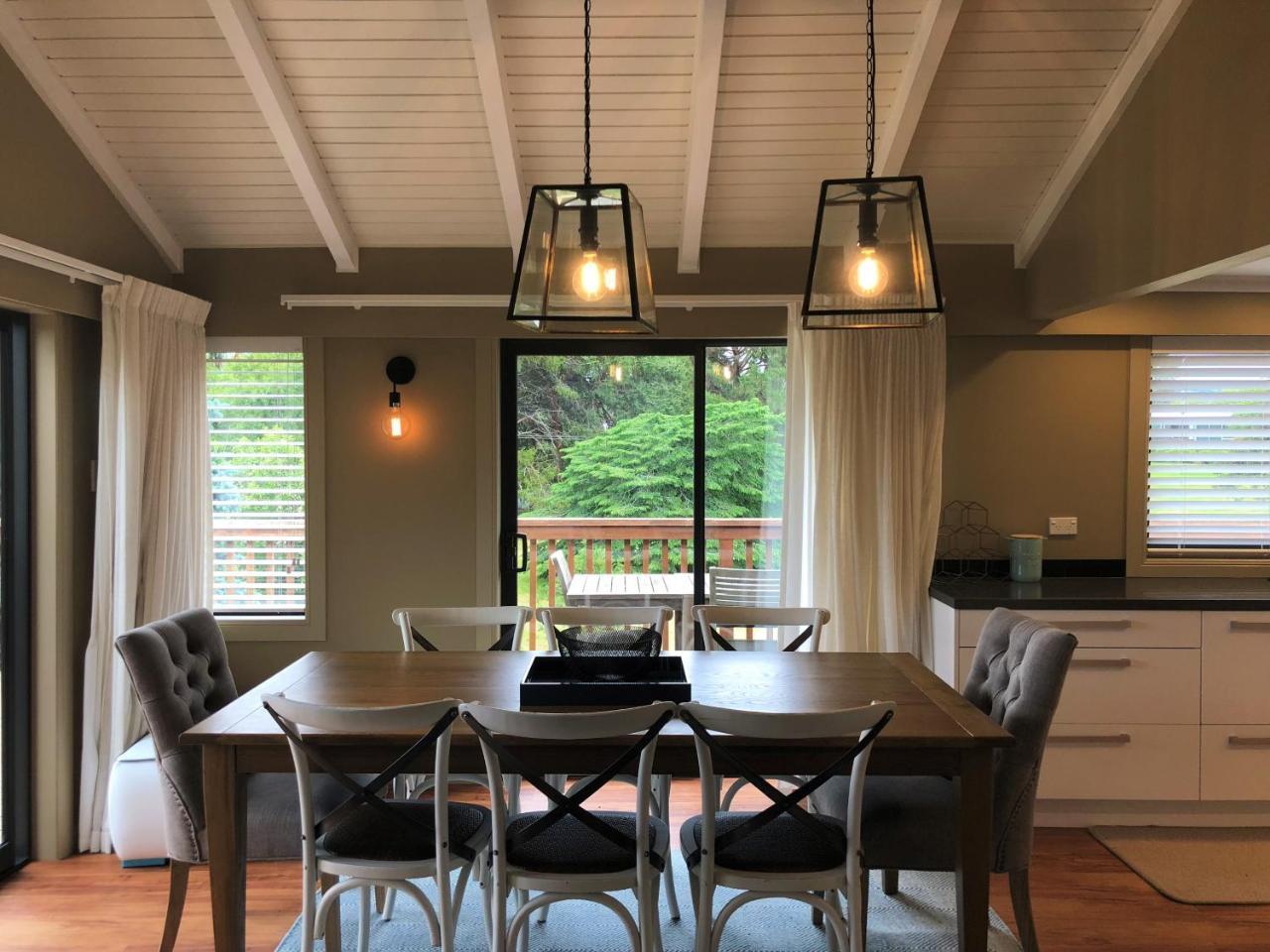 Kinloch Lakeview Lodge - Taupo Buitenkant foto