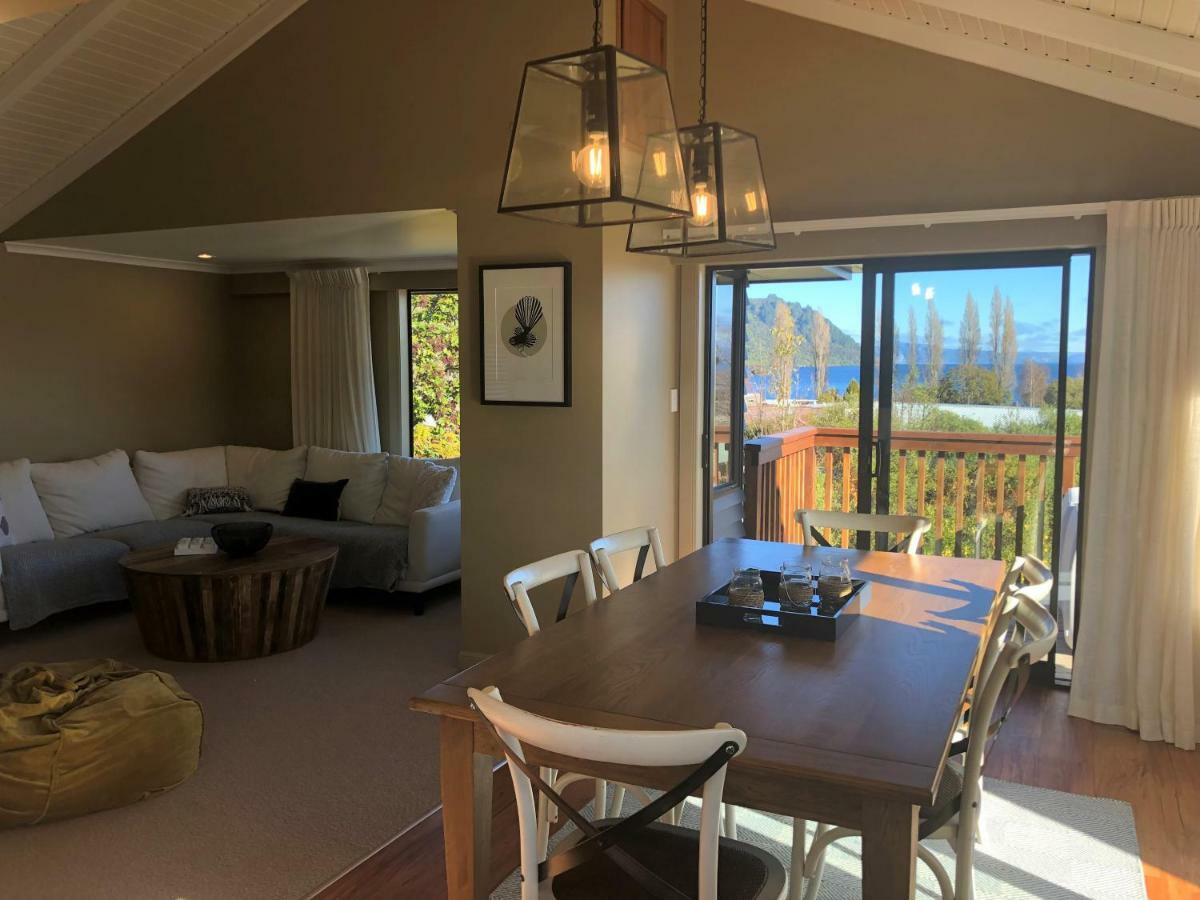 Kinloch Lakeview Lodge - Taupo Buitenkant foto